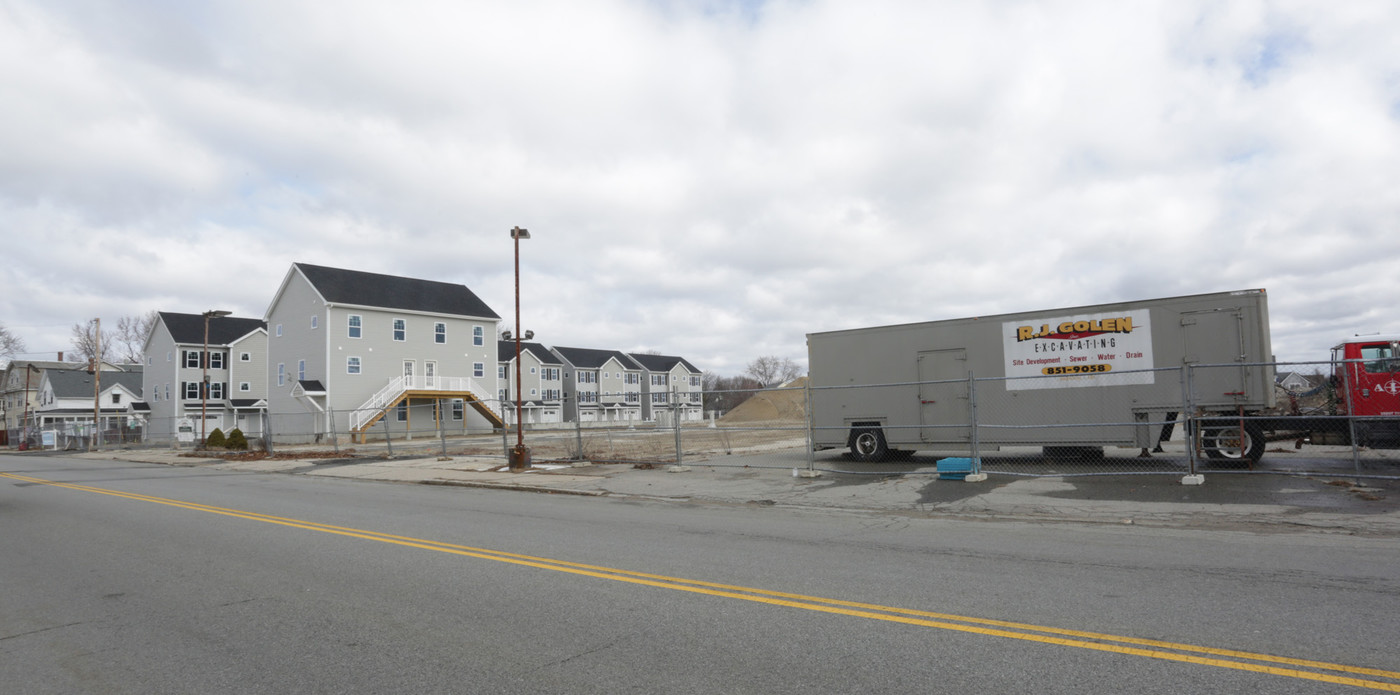 Mill City Crossing in Lowell, MA - Building Photo