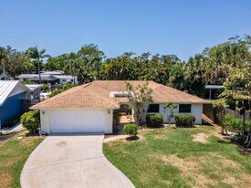 5808 Briarwood Ave in Sarasota, FL - Building Photo