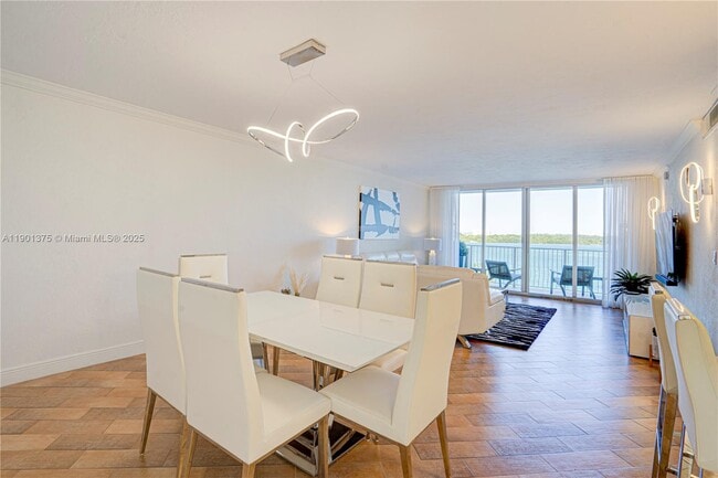 10350 W Bay Harbor Dr in Miami Beach, FL - Building Photo - Building Photo