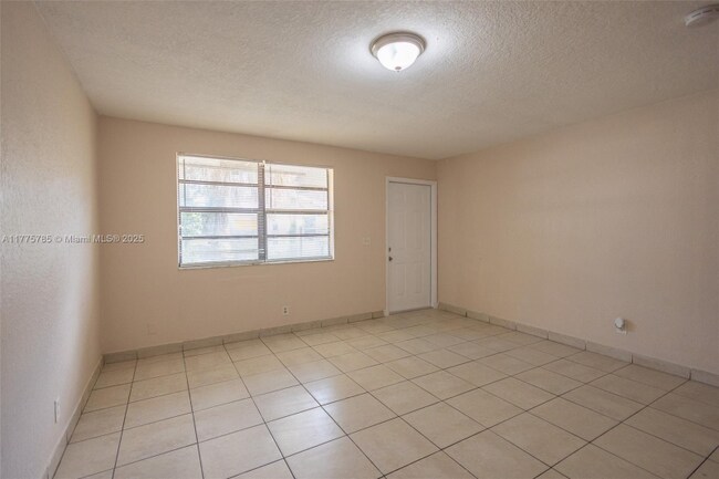 121 SW 12th Ave-Unit -123 in Delray Beach, FL - Building Photo - Building Photo