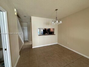 2612 SW 82nd Ave in Miramar, FL - Foto de edificio - Building Photo