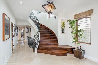 321 9th St, Unit Apt 304 in Manhattan Beach, CA - Building Photo - Building Photo