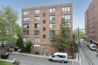 Wall Street Arms in North Bergen, NJ - Foto de edificio - Building Photo