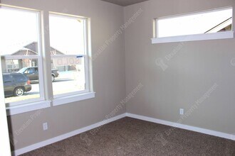 60868 SE Sweet Pea Dr in Bend, OR - Building Photo - Building Photo