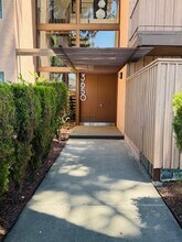 3650 W Clark Ave, Unit C in Burbank, CA - Foto de edificio - Building Photo