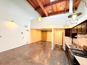 1734 N Main St in Los Angeles, CA - Building Photo - Building Photo