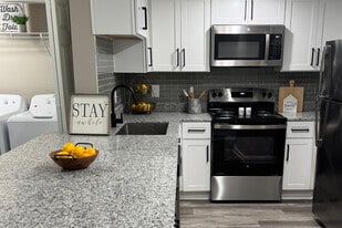 The Arts Apartments at West Napoleon in Metairie, LA - Building Photo