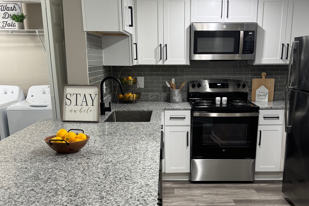 The Arts Apartments at West Napoleon in Metairie, LA - Building Photo