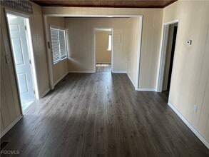 2072 Maple Ave in Ft. Myers, FL - Building Photo - Building Photo