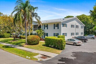 301 Venetian Dr in Delray Beach, FL - Building Photo - Building Photo
