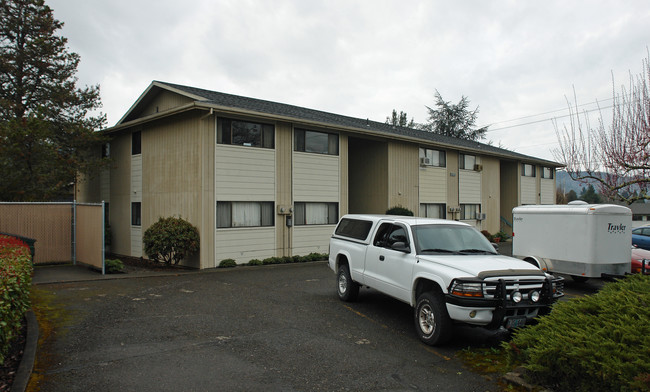 2985 W Jay Ave in Roseburg, OR - Foto de edificio - Building Photo