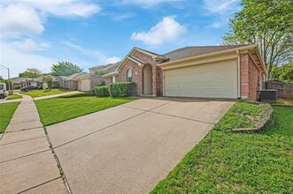 1120 Fawn Meadow Trail in Kennedale, TX - Foto de edificio - Building Photo
