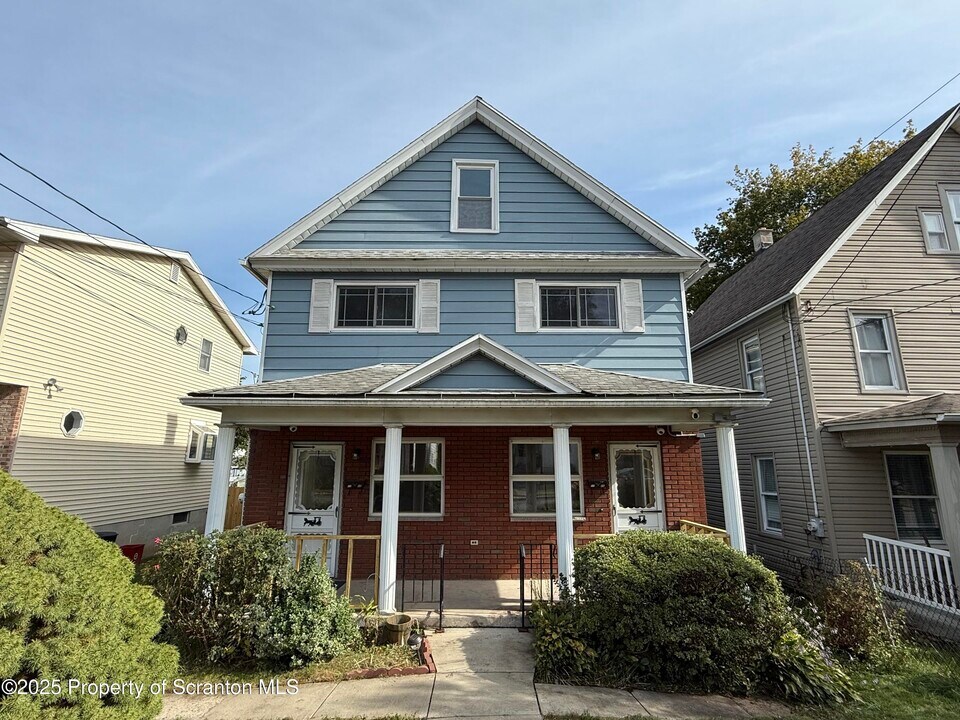 1746-1748 McDonough Ave in Scranton, PA - Building Photo