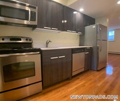 75 Wyman St in Newton, MA - Building Photo