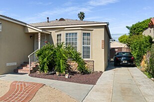 4007 W 60th St in Los Angeles, CA - Building Photo