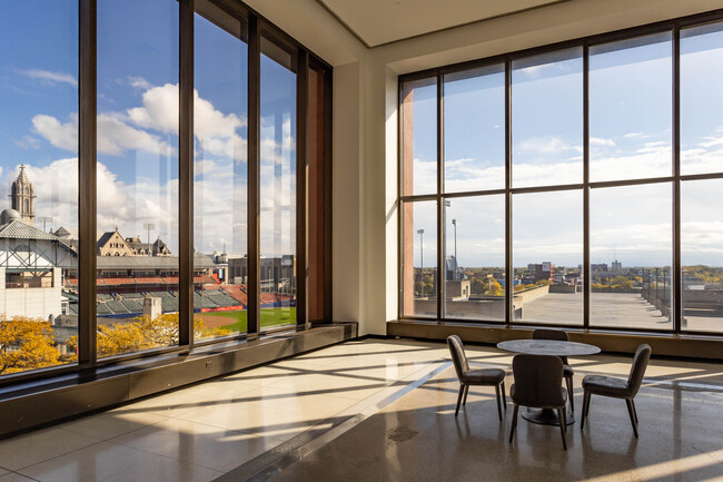 Seneca One in Buffalo, NY - Foto de edificio - Interior Photo