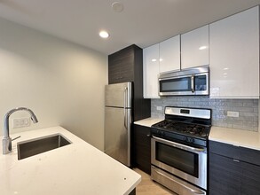 957 W Grace St in Chicago, IL - Foto de edificio - Building Photo