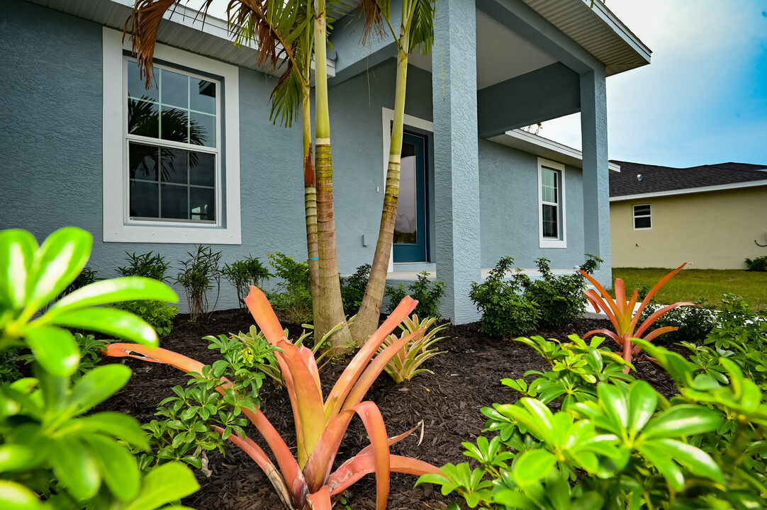 14027 Orbit Ave in Port Charlotte, FL - Building Photo