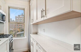 EAST 10 STREET in New York, NY - Building Photo - Building Photo