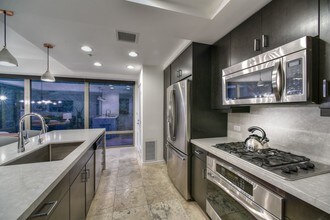 7167 E Rancho Vista Dr-Unit -2005 in Scottsdale, AZ - Building Photo - Building Photo