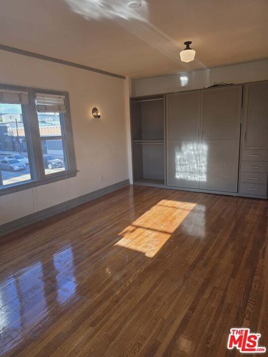 property at 1275 N Wilton Pl