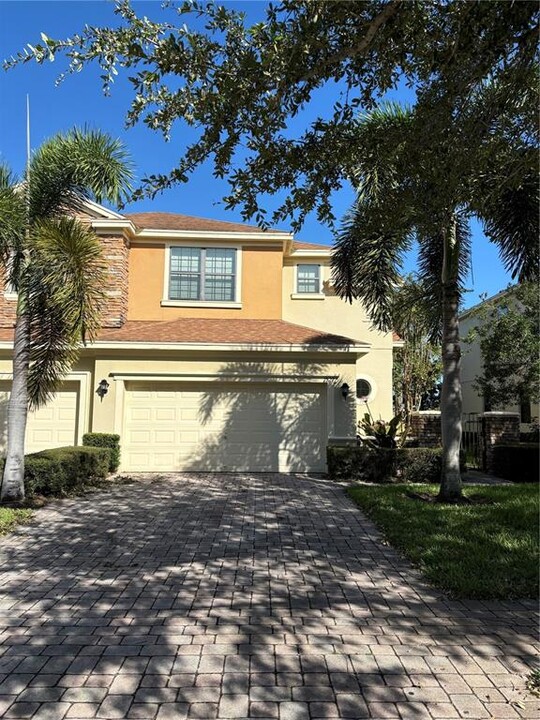 1527 Portofino Meadows Blvd in Orlando, FL - Foto de edificio