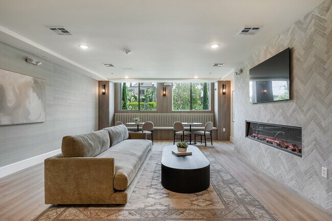 Paseo Living in Los Angeles, CA - Building Photo - Building Photo