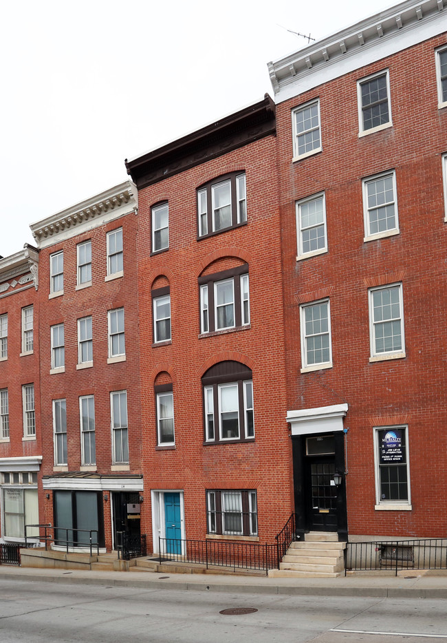 112 W Mulberry St in Baltimore, MD - Foto de edificio - Building Photo