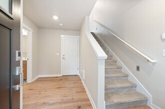 13730 Manor Way in Lynnwood, WA - Building Photo - Building Photo