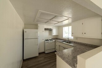 220 N Myers St, Unit B in Burbank, CA - Building Photo - Building Photo