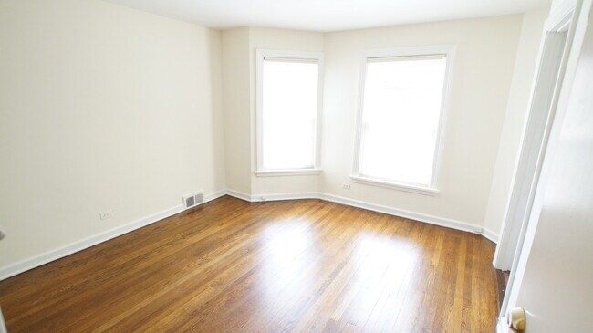 1310 Wilmette Ave photo'