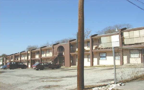 Andrew's Apartments in San Antonio, TX - Building Photo