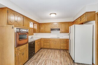 6425 E 14th St N in Wichita, KS - Foto de edificio - Building Photo