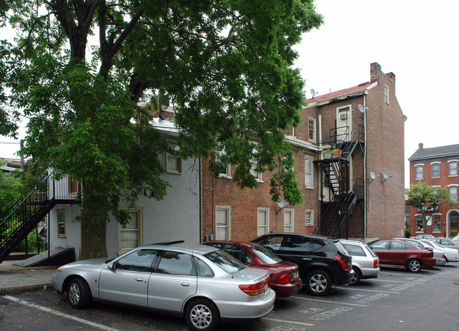 611 Dekalb St in Norristown, PA - Building Photo - Building Photo