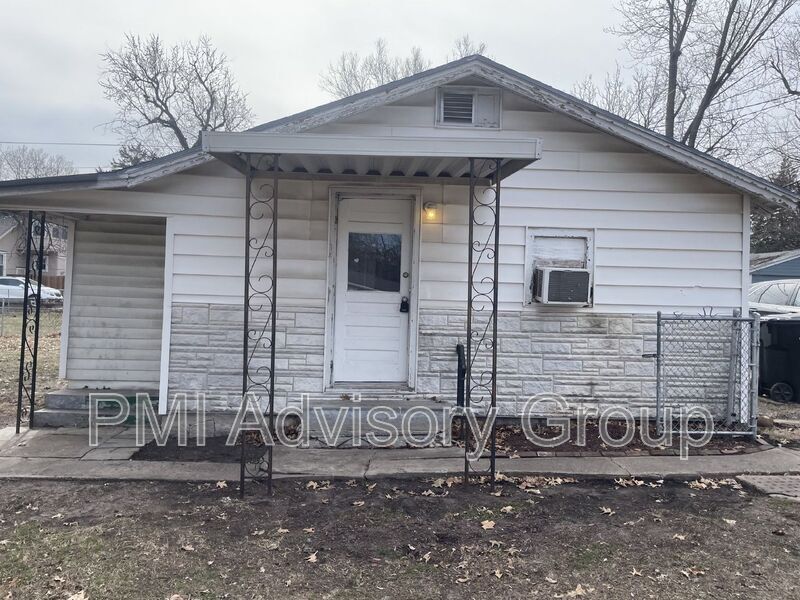 323 1/2 SW Lindenwood Ave in Topeka, KS - Building Photo
