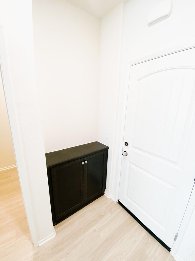 30436 Town Square Dr in Menifee, CA - Building Photo - Building Photo