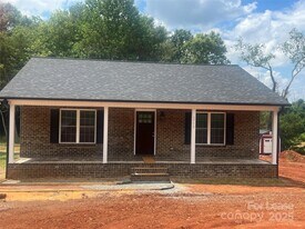2775 S US 321 Hwy in Newton, NC - Building Photo