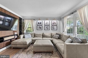 1054 Kings Hwy in West Deptford, NJ - Building Photo