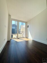 NO FEE ONE BEDROOM IN THE LUXURY SUMMIT NYC in New York, NY - Building Photo - Building Photo
