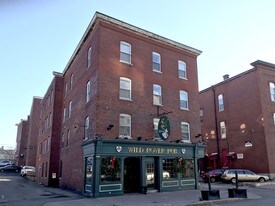 21 Kosciuszko St in Manchester, NH - Building Photo