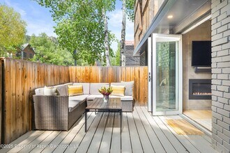 250 S Original St in Aspen, CO - Foto de edificio - Building Photo