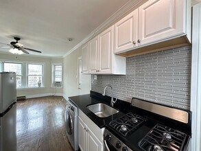 646.5 W Roscoe St in Chicago, IL - Building Photo - Building Photo