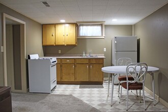 1707 S 10th Ave in Sioux Falls, SD - Foto de edificio - Building Photo