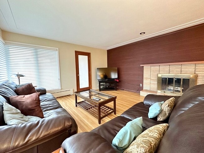 1321 E Skyline Pkwy in Duluth, MN - Building Photo - Building Photo