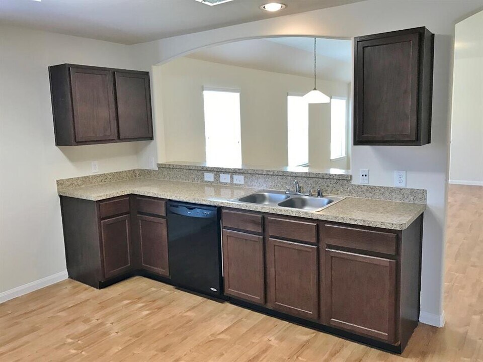 12611 Needles Nest Rd in Houston, TX - Building Photo