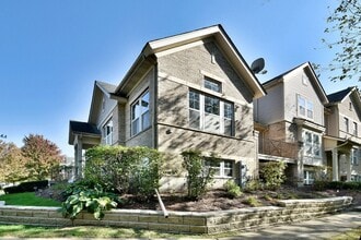 982 Indigo Ct in Hanover Park, IL - Building Photo - Building Photo