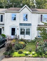 337 Glade Ln in Charlottesville, VA - Building Photo