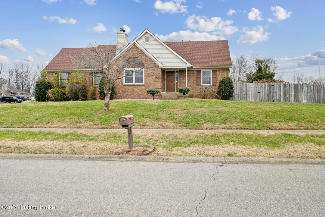 12024 Lavenia Ln in Louisville, KY - Building Photo