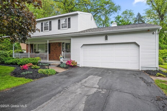 2 Lakewood Dr in Saratoga Springs, NY - Building Photo - Building Photo