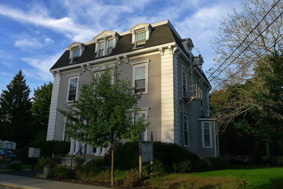 12 Walnut St in Taunton, MA - Foto de edificio